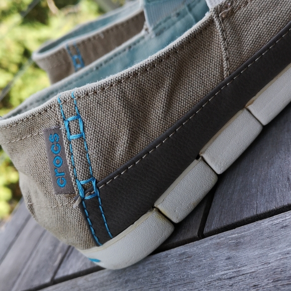 Women's canvas Crocs slip ons - Picture 2 of 10